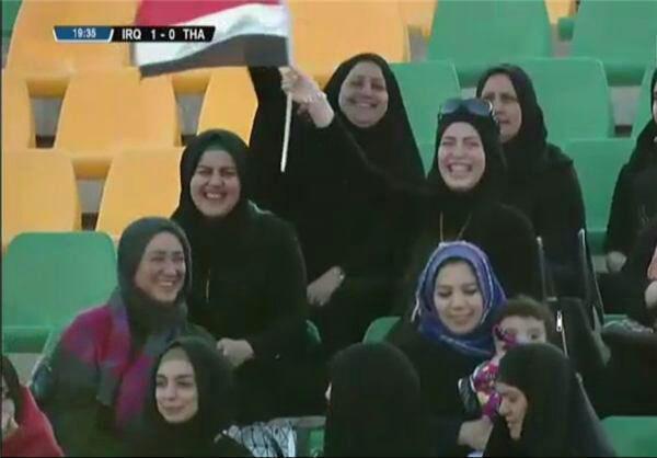 زنان عراقي در ورزشگاه ایران!+عکس