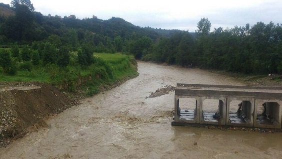 پل نوساز بابل با بارندگی تخریب شد!+عکس