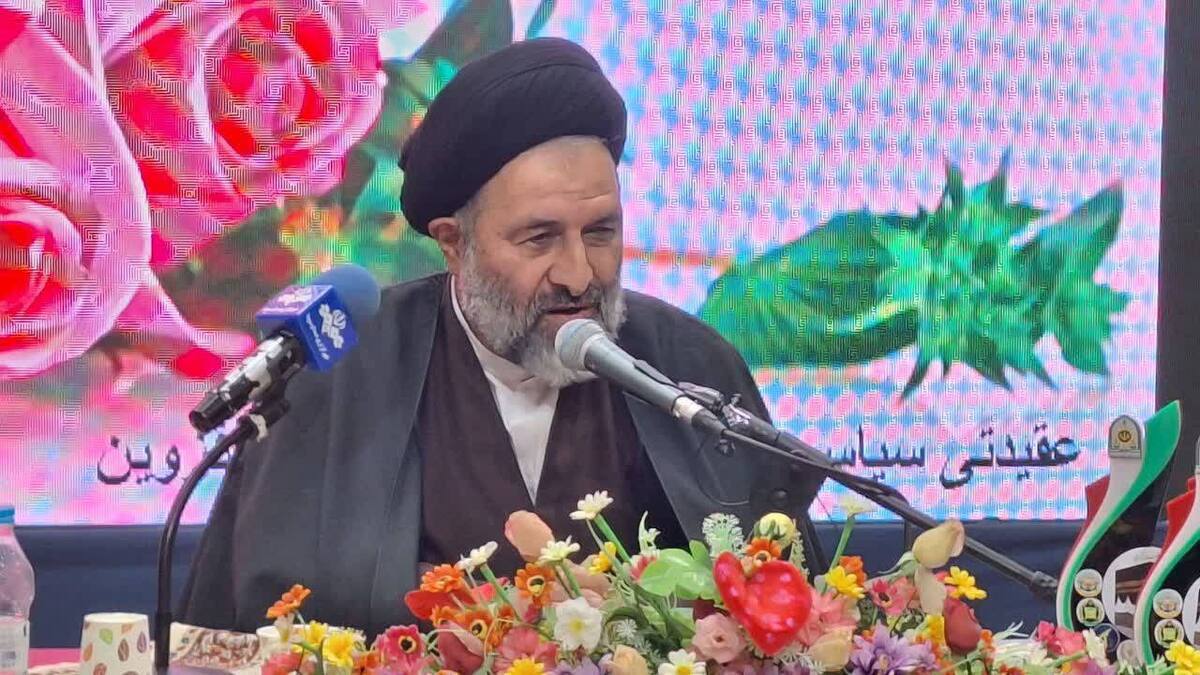 خدمت گذاری به مردم در جامعه اسلامی باید بر اساس زمانبندی نماز باشد خدمت گذاری به مردم در جامعه اسلامی باید بر اساس زمانبندی نماز باشد